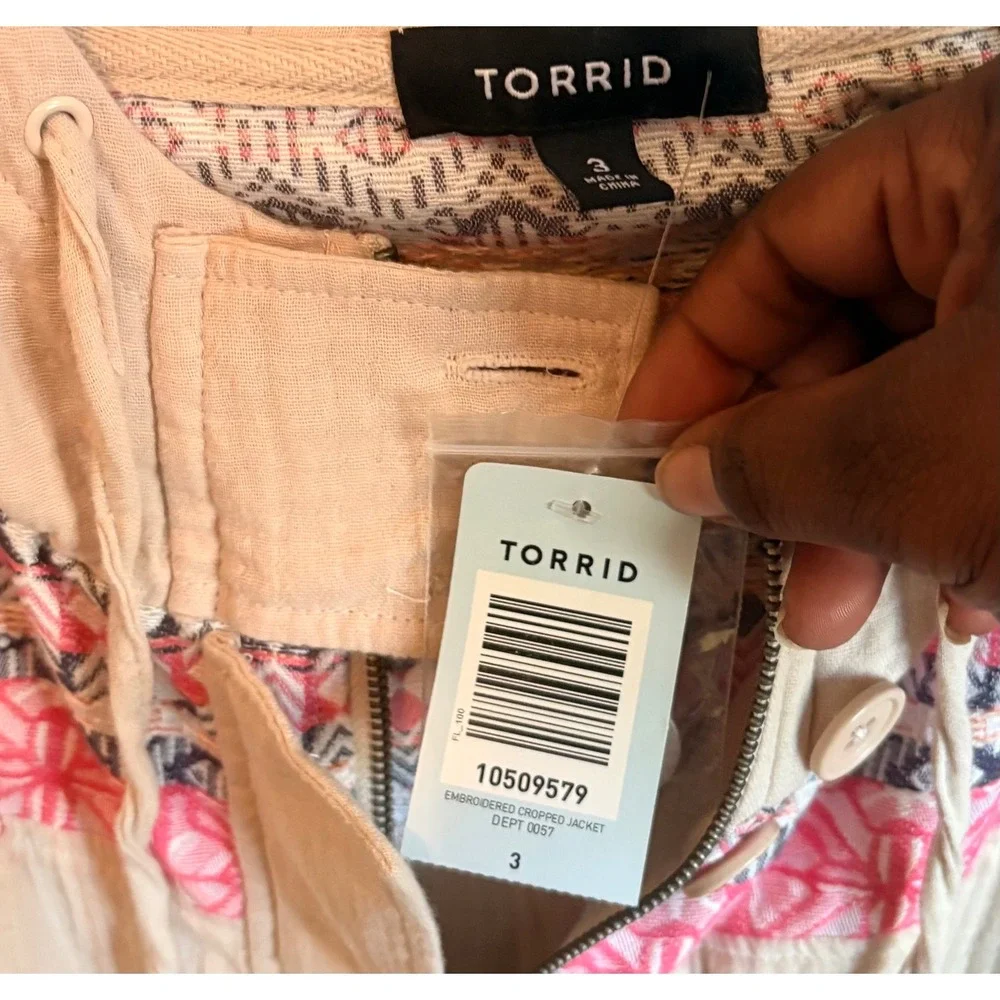 Torrid 3 Gauze Embroidered Hooded Button Zip Front Cropped Jacket 3x 22 24‎ NWT